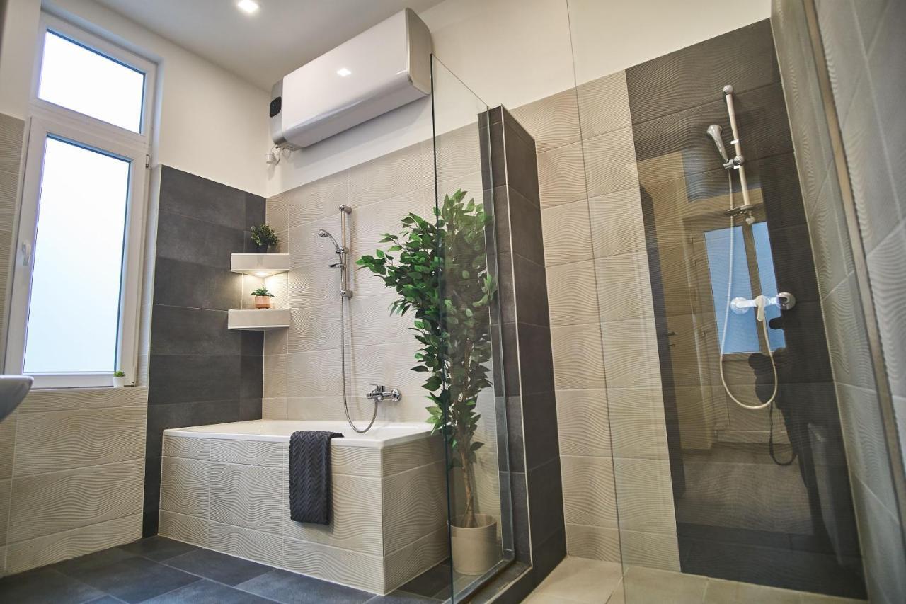 F4 Design Apartment- بودابست المظهر الخارجي الصورة