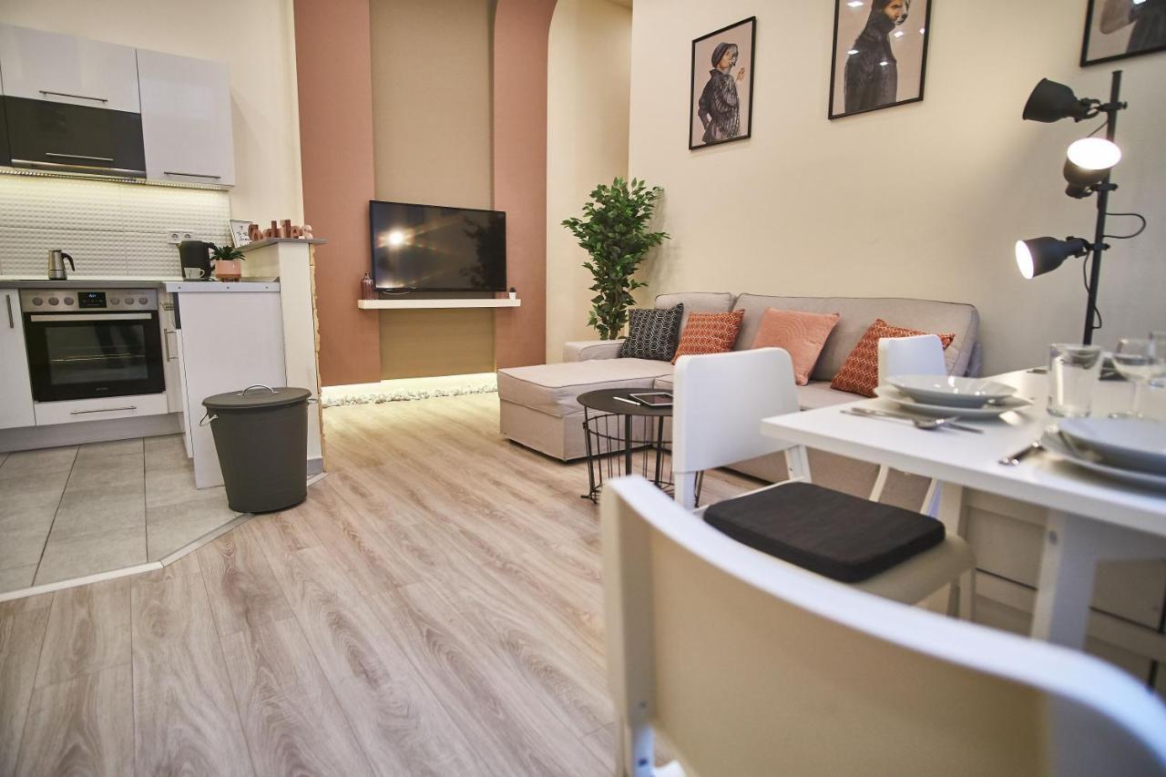 F4 Design Apartment- بودابست المظهر الخارجي الصورة