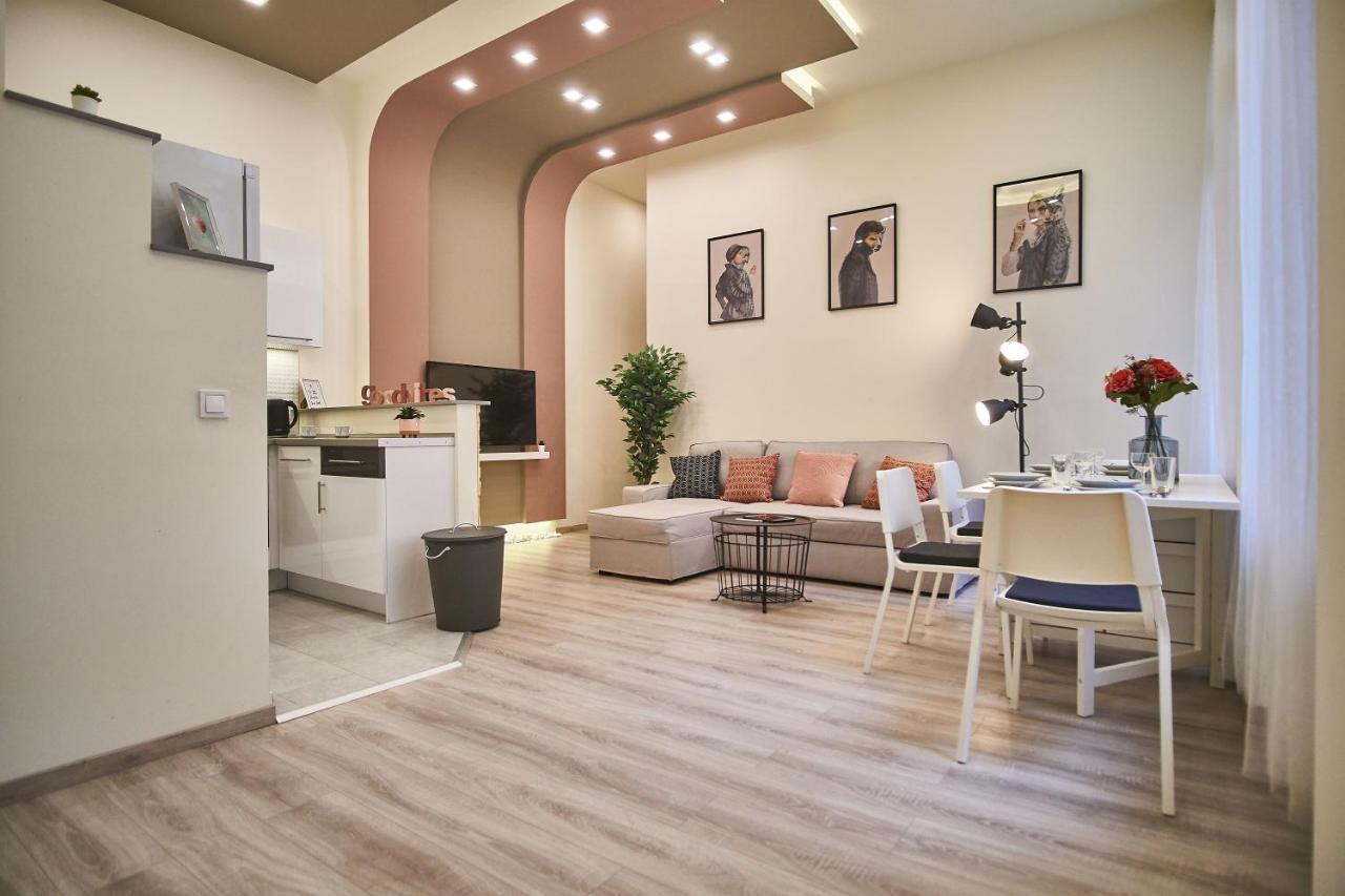 F4 Design Apartment- بودابست المظهر الخارجي الصورة